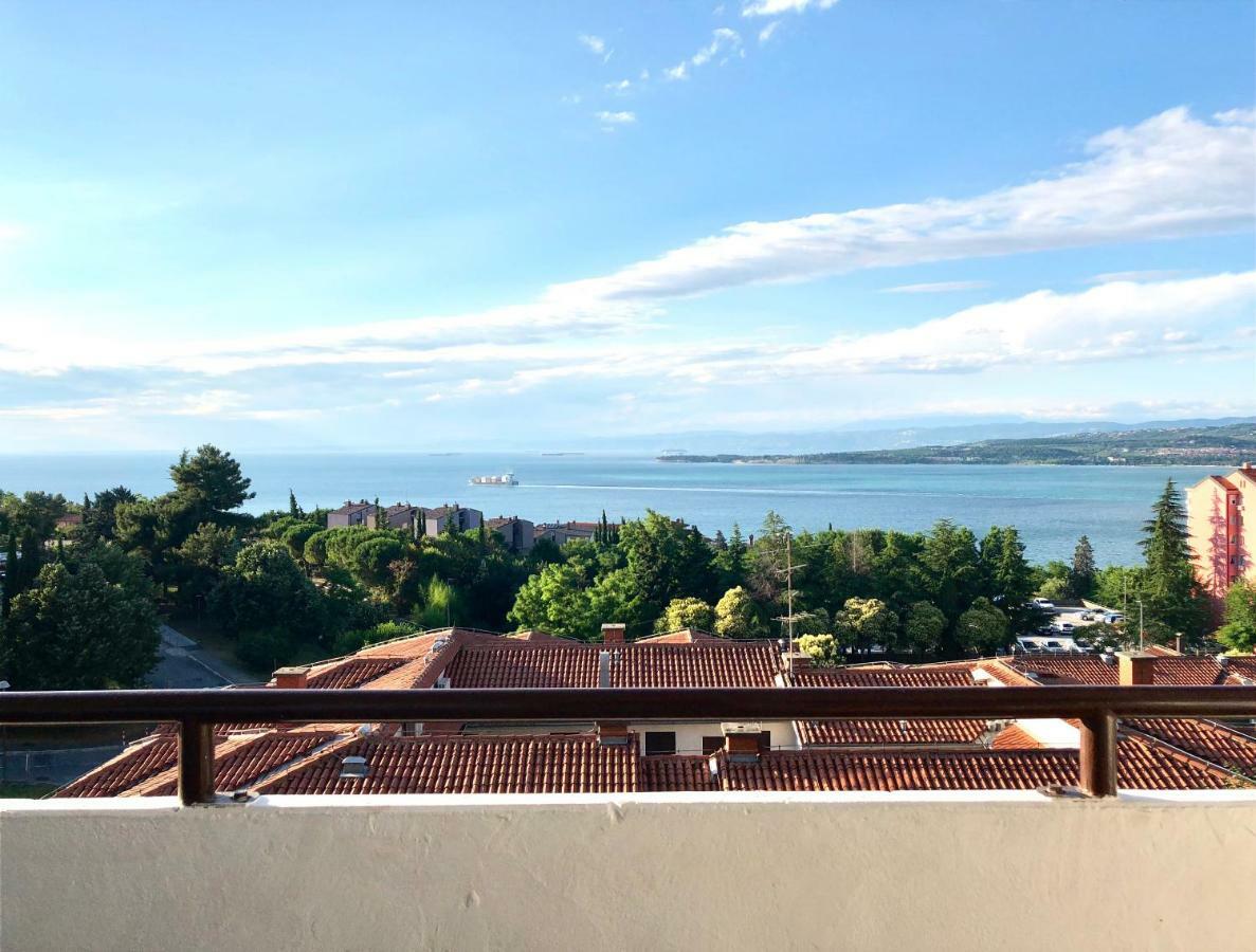 Seaview Apartment Koper Luaran gambar