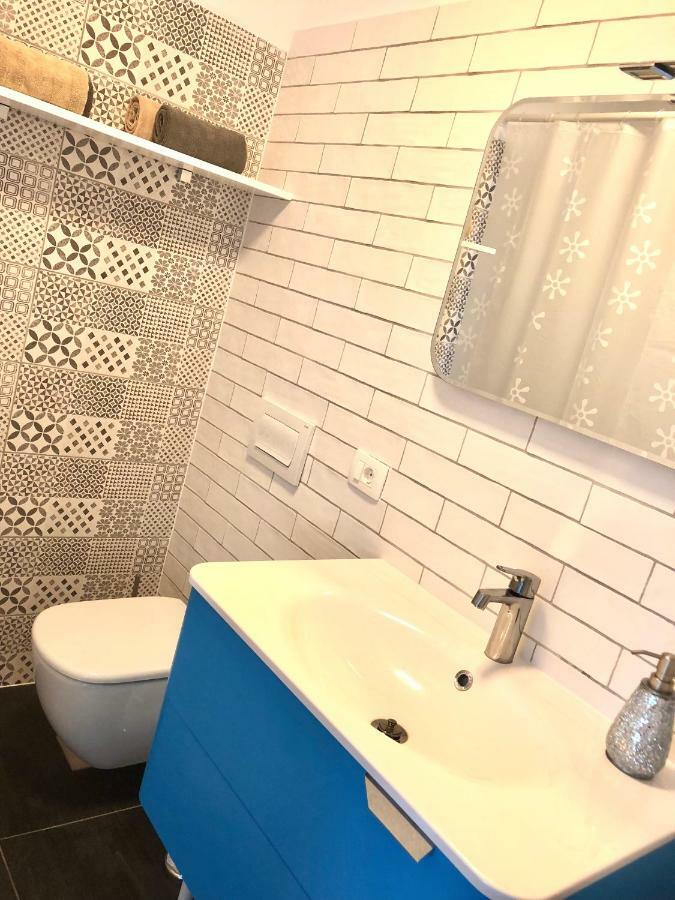 Seaview Apartment Koper Luaran gambar